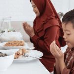 Meneladani kehidupan Rasulullah SAW adalah jalan utama bagi setiap Muslim untuk mendekatkan diri kepada Allah SWT.